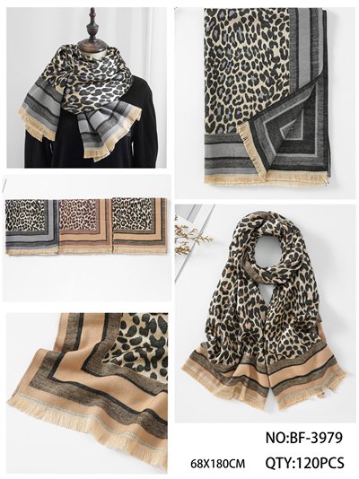 Fornitore di Accessori per Donna - Sciarpa Animalier con Frange - Grossista di Sciarpe e Foulard 2