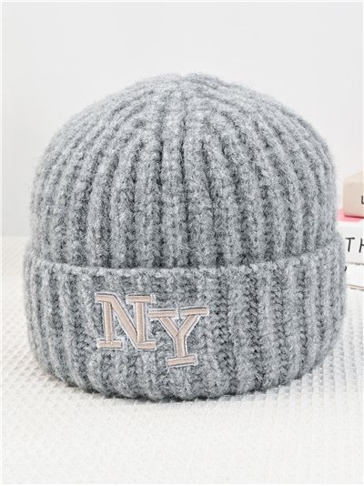 Gorro punto letras bordadas