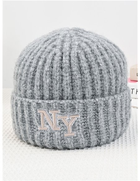 Gorro punto letras bordadas