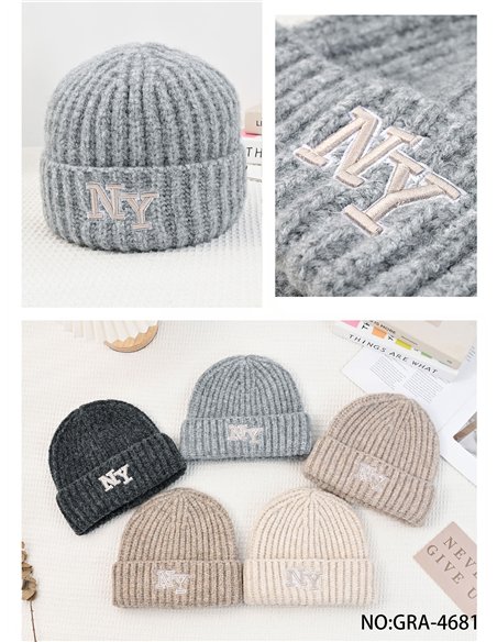 Gorro punto letras bordadas