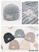 Gorro punto letras bordadas