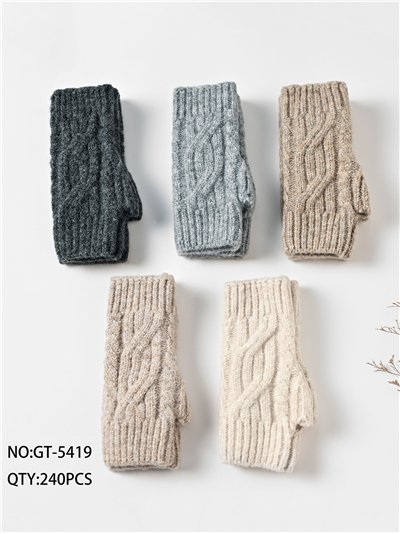 Mitones de punto trenzado