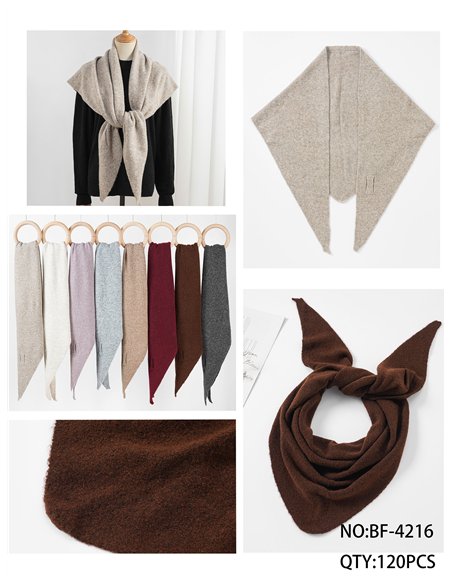 Chal triangular de punto tacto cachemira