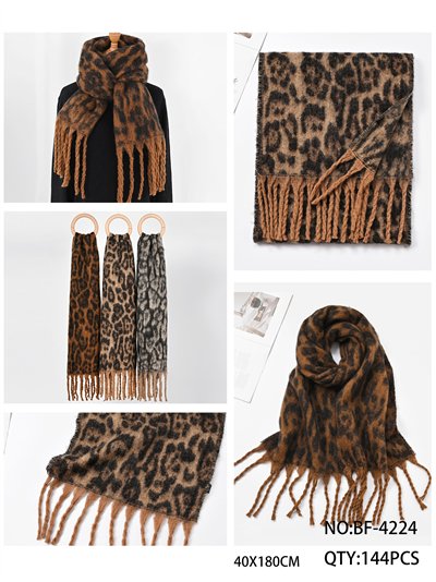 Bufanda animal print con flecos 2