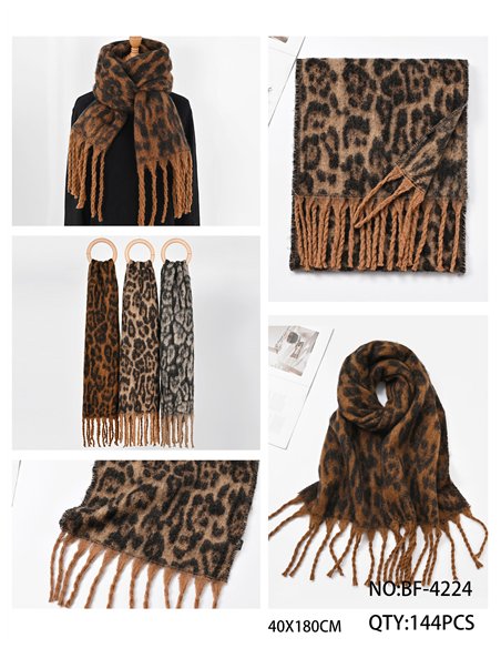 Bufanda animal print con flecos