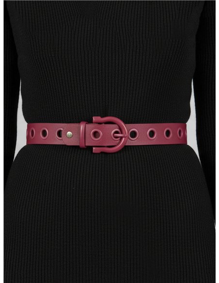 Cinturón con ojales y hebilla redonda