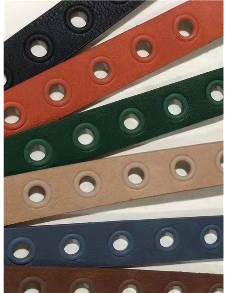 Cinturón con ojales y hebilla redonda