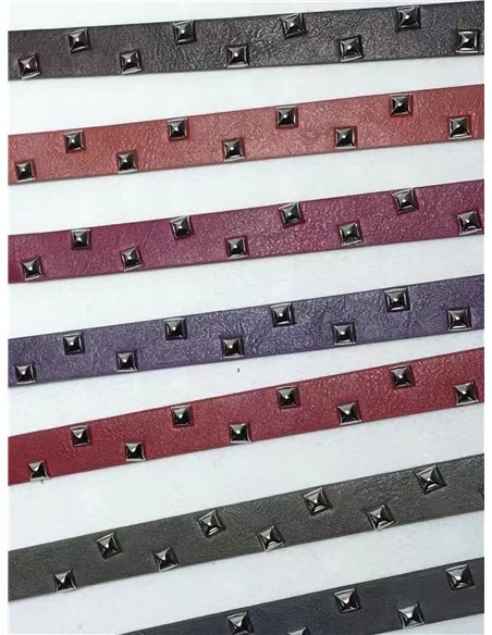 Cinturón tachuelas piramidales