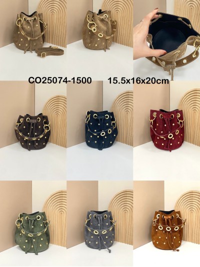 Borsa a sacco in pelle scamosciata con borchie - AB-CO25074