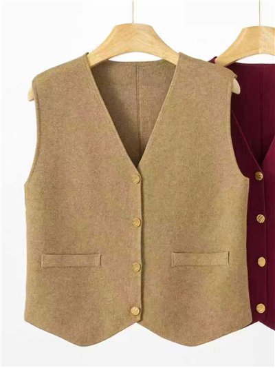 Chaleco punto botones dorados