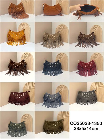 Bolso bandolera media luna piel serraje con flecos y tachuelas