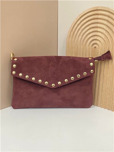 Clutch sobre piel serraje con tachuelas 2