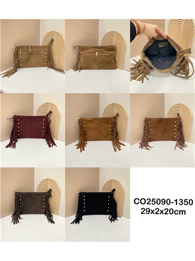 Clutch piel serraje con flecos y tachuelas