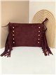 Clutch piel serraje con flecos y tachuelas