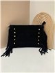 Clutch piel serraje con flecos y tachuelas