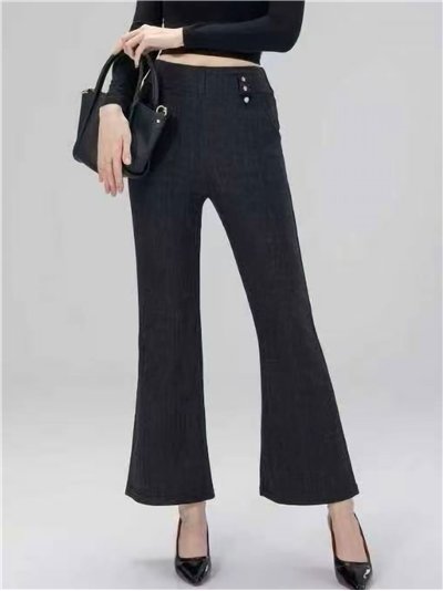 Pantalón punto acampanado detalle botones