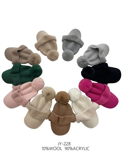 Gorra de punto afelpado con visera y pompón 2