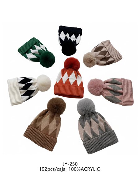 Gorro de rombos afelpado con pompón suave