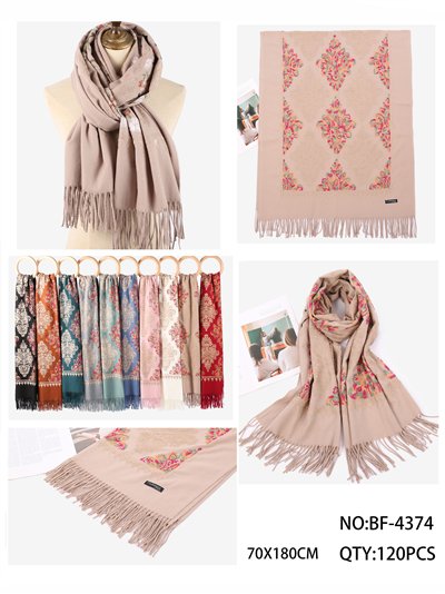 Bufanda bordada con flecos 2