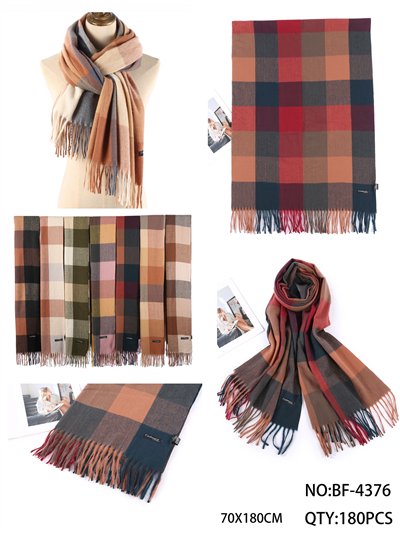 Bufanda cuadros flecos 2