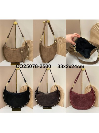 Bolso media luna piel serraje con tachuelas