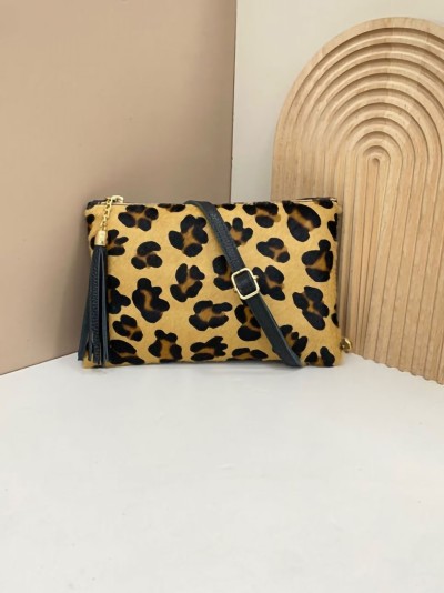 Sobre piel estampado pelo borlas 2