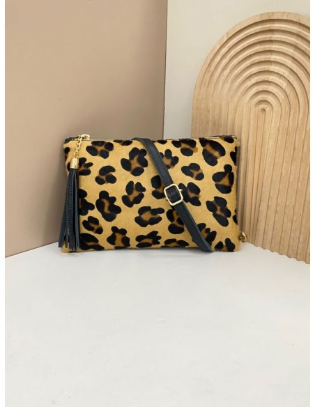 Sobre piel estampado pelo borlas