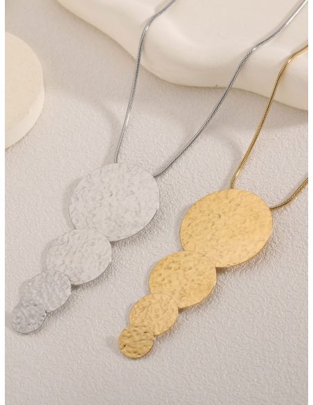 Collar geométrico efecto martillado