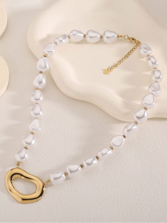 Collana con pendente ovale di perle