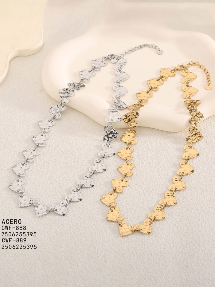 Collana cuori effetto martellato.