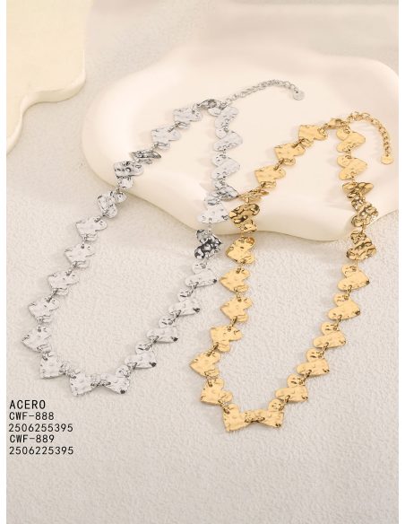 Collana cuori effetto martellato.