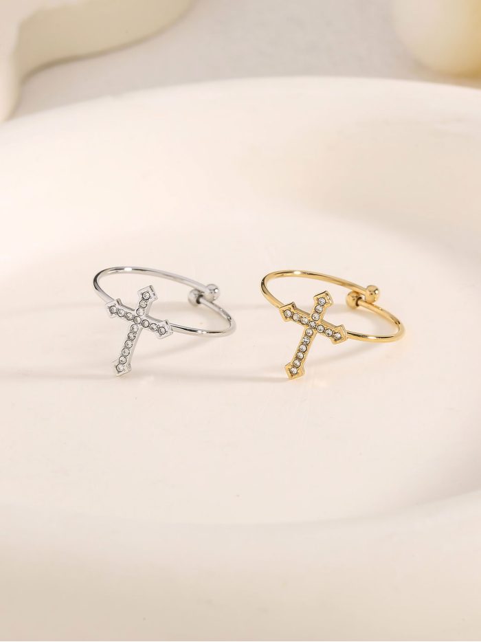 Anillo cruz con circonitas