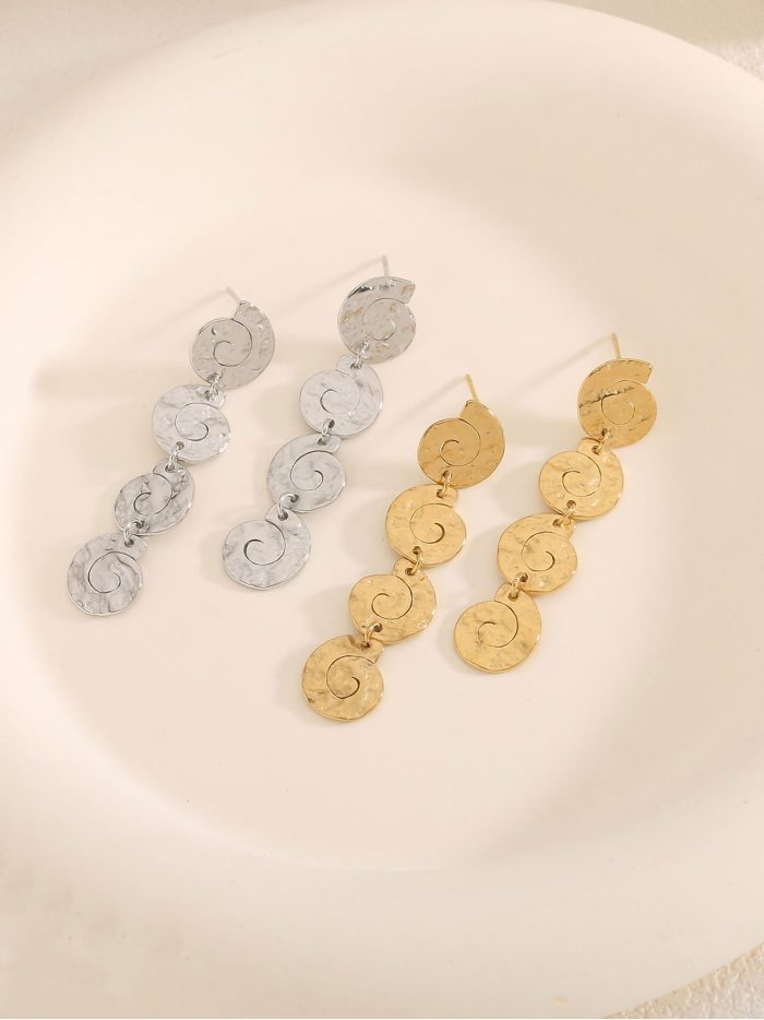 Pendientes largo caracola efecto martillado