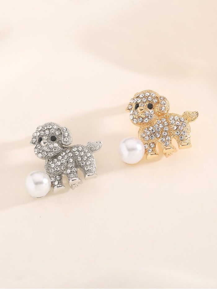 Broche perro con circonitas y perla