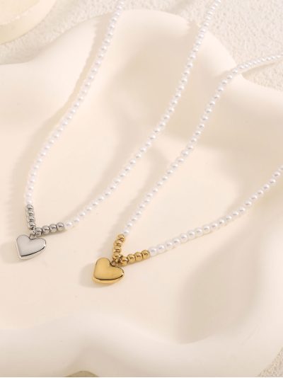 Pearl beaded necklace with heart charm