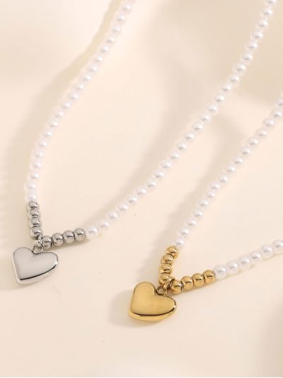 Pearl beaded necklace with heart charm 2