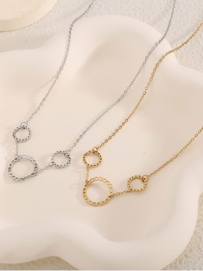 Collar aros entrelazados