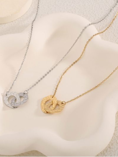 Collar aros entrelazados martillados