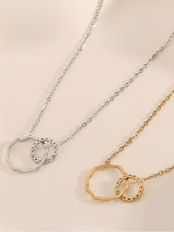 Collar aros entrelazados