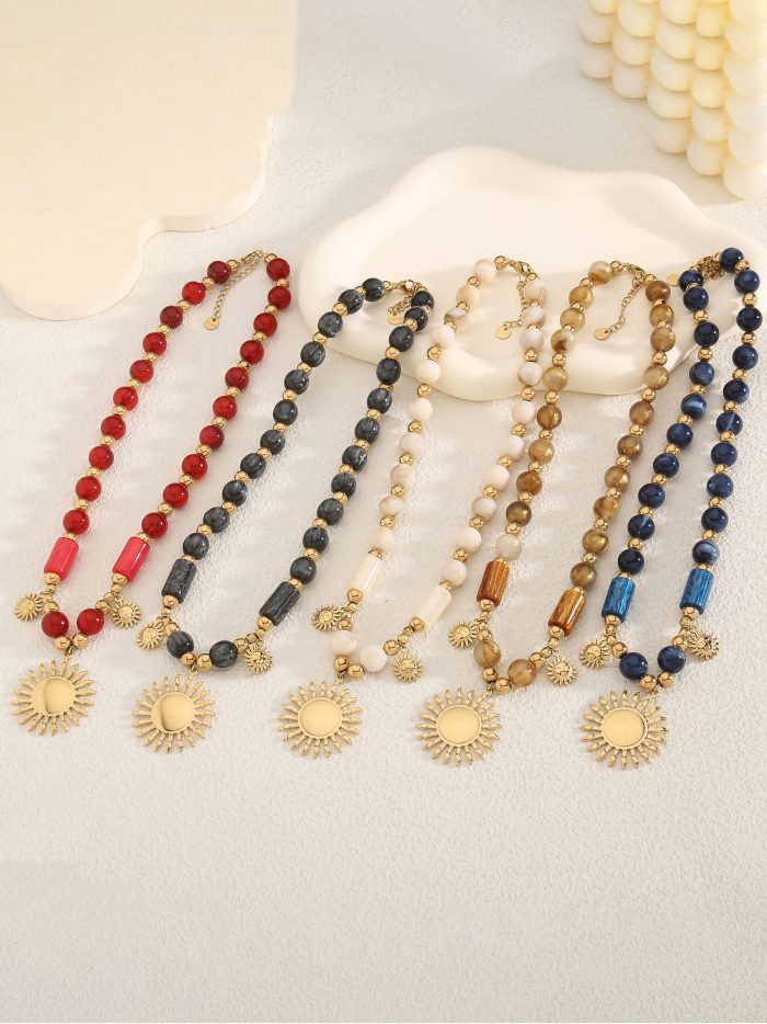 Collar cuentas colgante sol