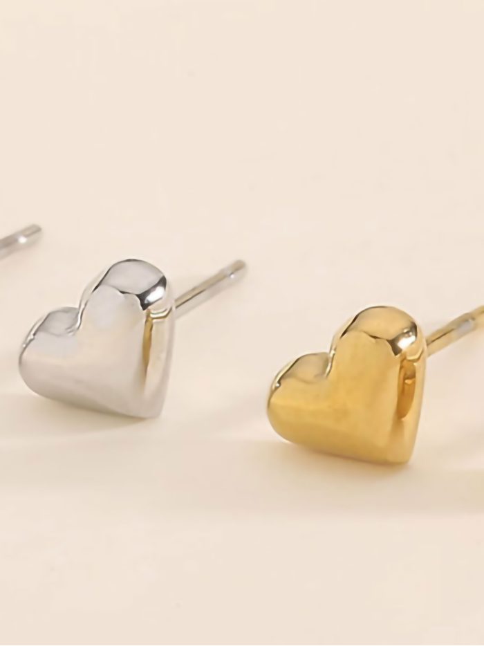 Mini heart earrings