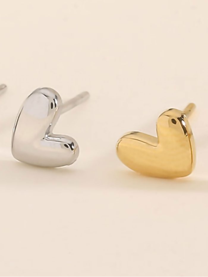Mini heart earrings
