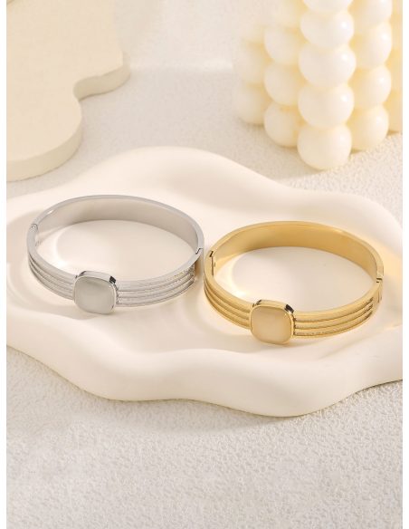 Pulsera rígida con cabujones