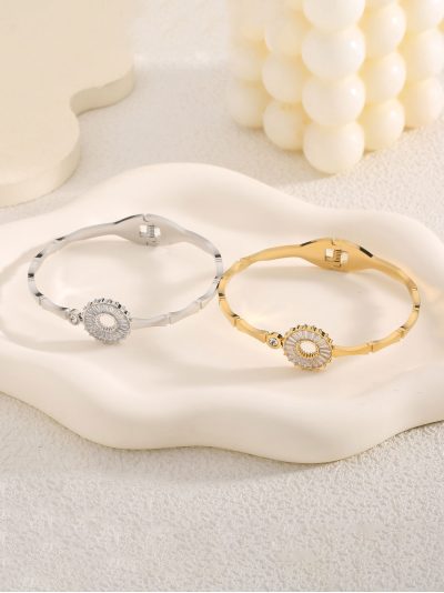 Pulsera rígida medallón con circonita