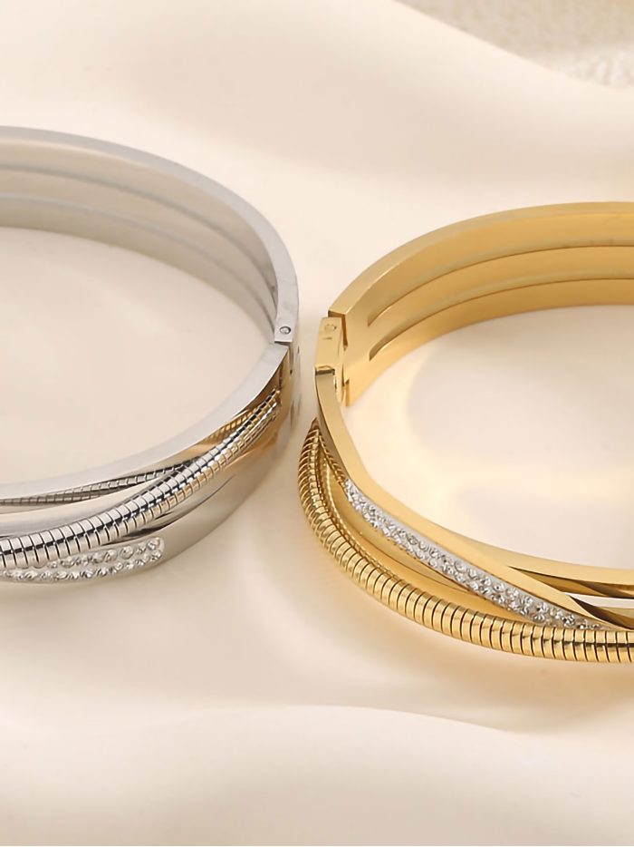 Pulsera rígida cruzada con circonitas