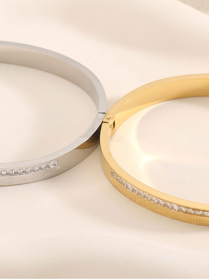 Pulsera rígida con circonita