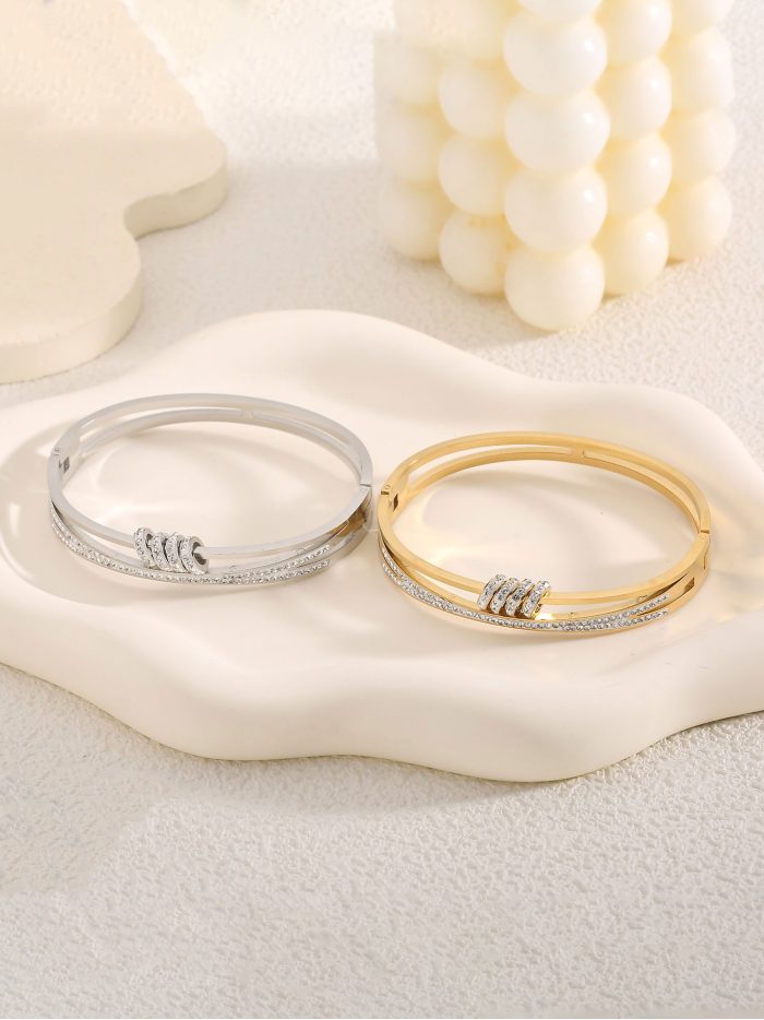 Pulsera rígida con circonita