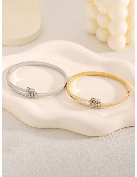 Bracciale rigido con zircone.