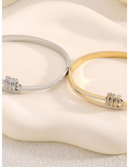 Bracciale rigido con zircone.