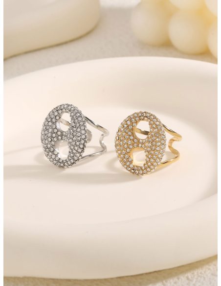 Anillo ovalado con circonitas